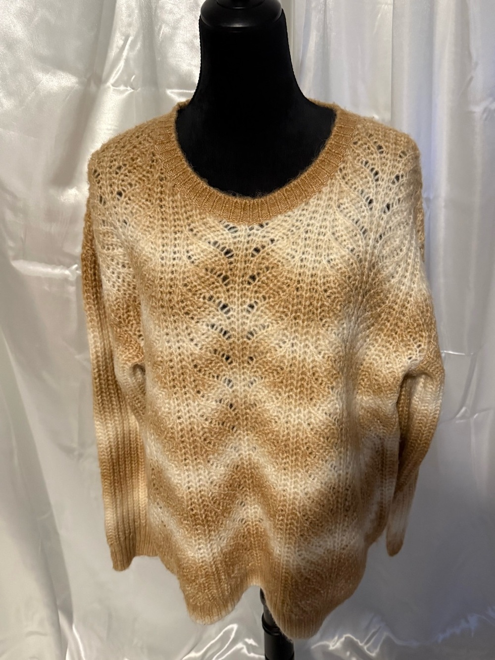 Caslon Ombre Scoop Neck Knit Sweater in Cream and Tan